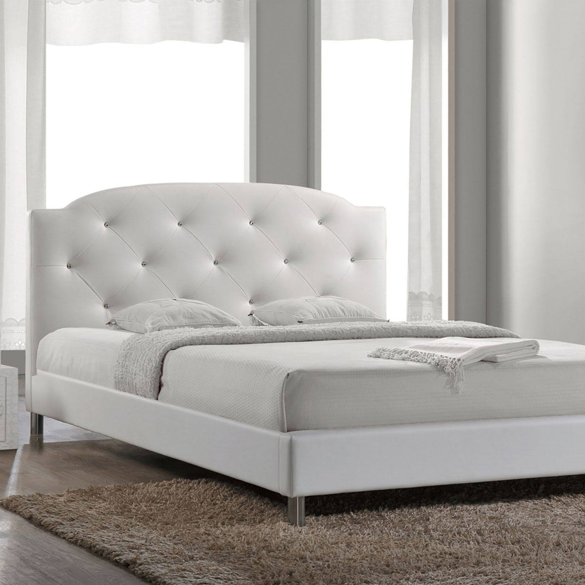 Queen White Leather Bed K256081