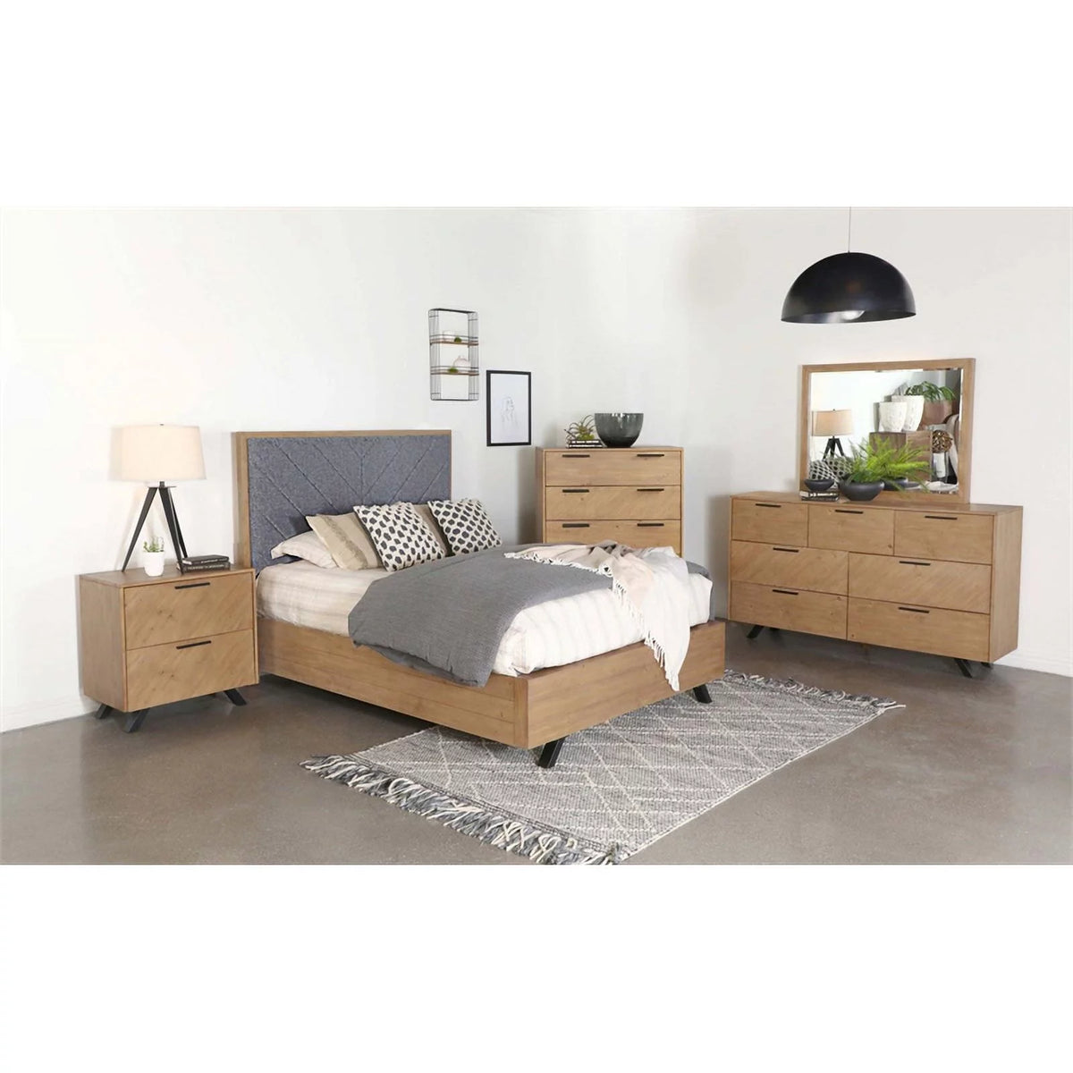 5-piece Wood Eastern King Bedroom Set Light Honey Brown and Gray T585862