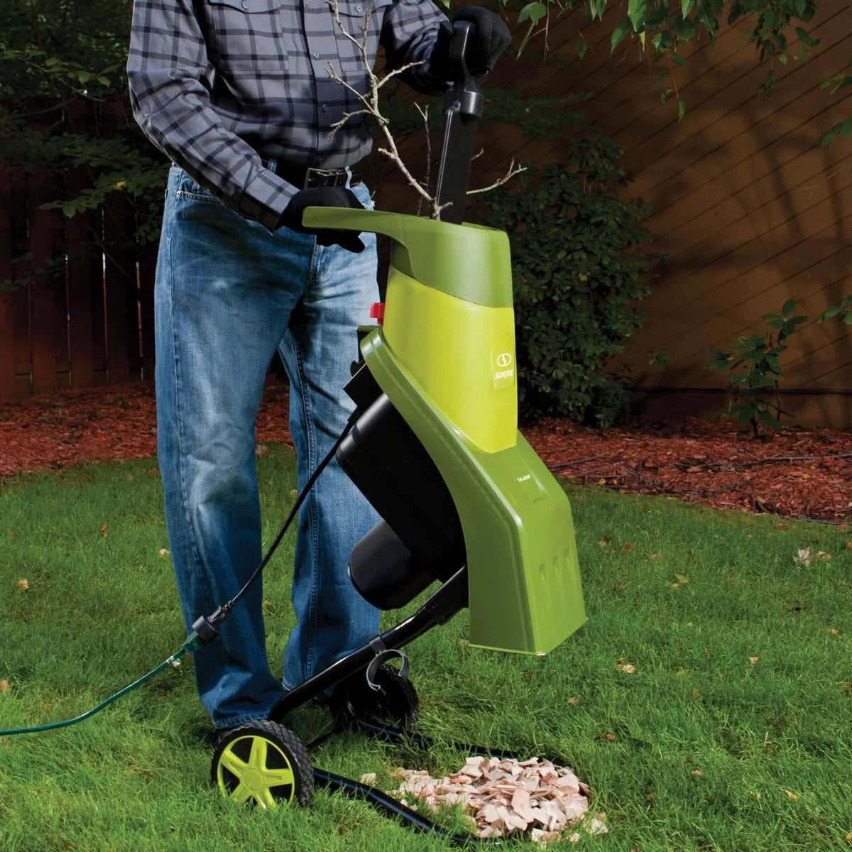 14-Amp Electric Wood Chipper & Shredder L4711